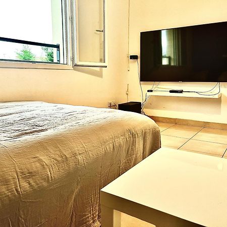 Room In House Villefontaine Exterior foto